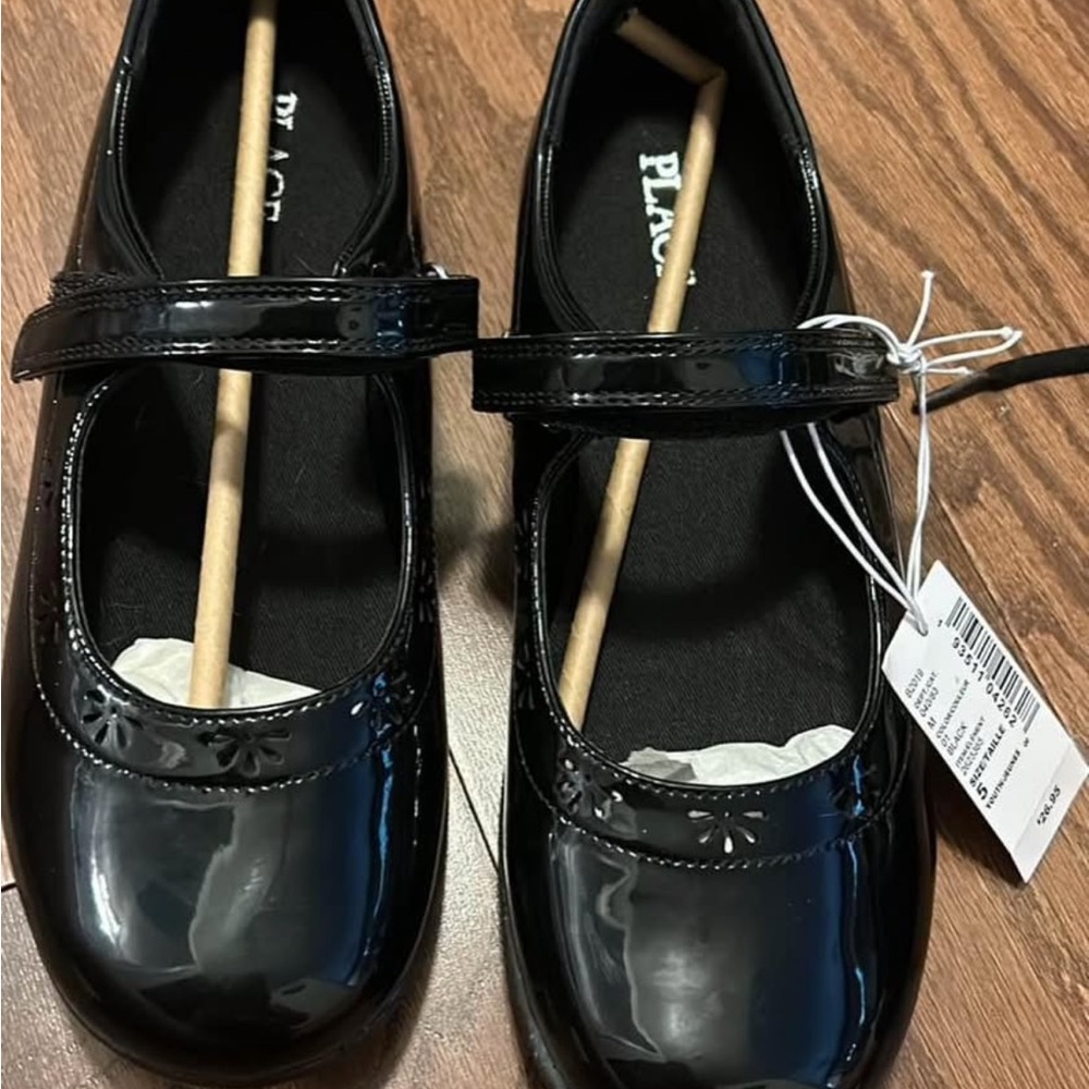 Girls  size 5 Mary Jane’s dress shoes